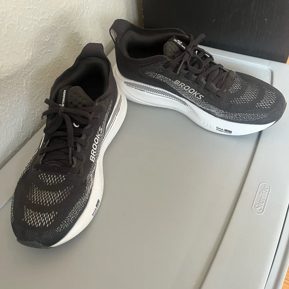 Brooks Women's Black and White Performance Running Shoes